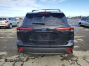 ✅ 2022 Toyota Highlander Hybrid LE • VIN: 5TDZARAH1NS516238 • Lot: 44461855. Wystawiony na Copart z przebiegiem 27 101 mil. Bezpłatny archiwum sprzedaży aukcyjnych z USA i szczegółowy raport historii pojazdu na DreamBid. Zdjęcie 6.