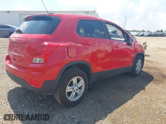 ✅ 2020 Chevrolet Trax LS • VIN: KL7CJKSB6LB345124 • Lot: 42662010. Wystawiony na IAAI z przebiegiem 89 578 mil. Bezpłatny archiwum sprzedaży aukcyjnych z USA i szczegółowy raport historii pojazdu na DreamBid. Zdjęcie 4.