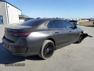 ✅ 2024 BMW i7 eDrive50 • VIN: WBY43EJ09RCP90865 • Lot: 71088294. Wystawiony na Copart z przebiegiem Nie podano. Bezpłatny archiwum sprzedaży aukcyjnych z USA i szczegółowy raport historii pojazdu na DreamBid. Zdjęcie 3.