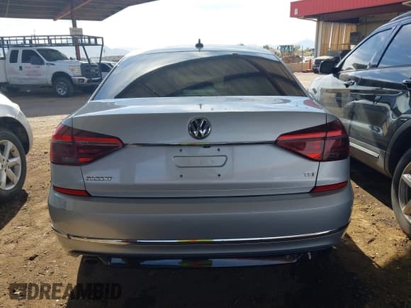 ✅ 2017 Volkswagen Passat R-Line • VIN: 1VWDT7A36HC021503 • Lot: 43617116. Wystawiony na IAAI z przebiegiem 125 526 mil. Bezpłatny archiwum sprzedaży aukcyjnych z USA i szczegółowy raport historii pojazdu na DreamBid. Zdjęcie 17.