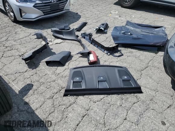 ✅ 2023 Audi e-tron GT Premium Plus • VIN: WAUCJBFWXP7008476 • Lot: 51587884. Wystawiony na Copart z przebiegiem 2 421 mil. Bezpłatny archiwum sprzedaży aukcyjnych z USA i szczegółowy raport historii pojazdu na DreamBid. Zdjęcie 12.