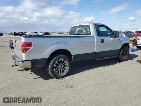 ✅ 2010 Ford F-150 XL • VIN: 1FTMF1C87AKC33435 • Lot: 56764885. Listed on Copart with 117,575 mi. Free auction sales archive from the USA and detailed vehicle history report at DreamBid. Image 3.