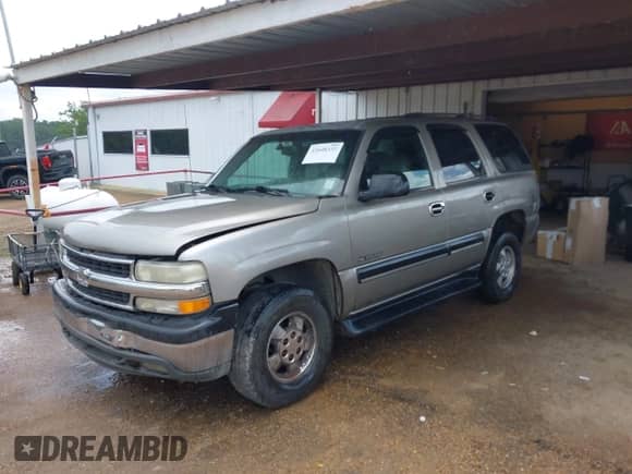 2001 Chevrolet Tahoe LT z VIN 1GNEK13T51J186505, wystawiony jako IAAI lot #42648332 z przebiegiem 282 884 mil mil oraz . Historia ofert i sprzedaży dostępna na DreamBid. Obrazek 2.