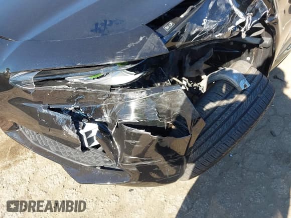 ✅ 2020 Alfa Romeo Giulia • VIN: ZARFAMAN0L7636282 • Lot: 43791095. Listed on IAAI with 34,592 mi. Free auction sales archive from the USA and detailed vehicle history report at DreamBid. Image 19.