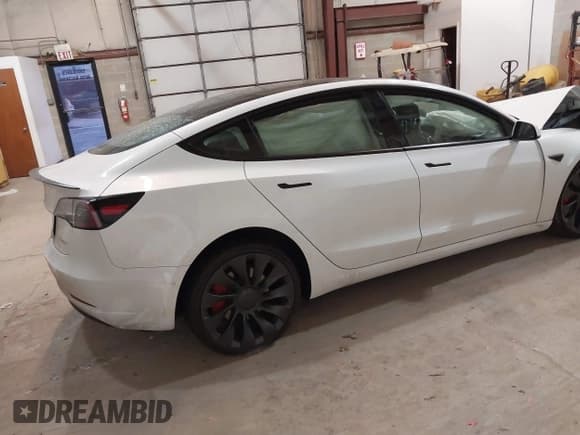 ✅ 2021 Tesla Model 3 Performance • VIN: 5YJ3E1ECXMF991836 • Lot: 41830519. Wystawiony na IAAI z przebiegiem Nie podano. Bezpłatny archiwum sprzedaży aukcyjnych z USA i szczegółowy raport historii pojazdu na DreamBid. Zdjęcie 4.