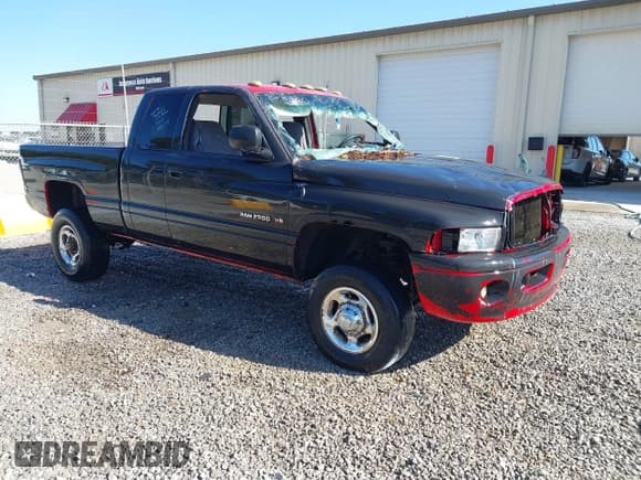 ✅ 2001 Dodge 2500 • VIN: 3B7KF23Z61G768169 • Lot: 43609427. Wystawiony na IAAI z przebiegiem 143 024 mil. Bezpłatny archiwum sprzedaży aukcyjnych z USA i szczegółowy raport historii pojazdu na DreamBid. Zdjęcie 1.