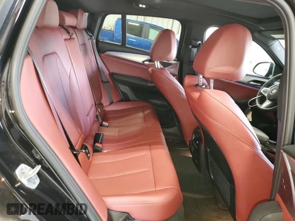 ✅ 2025 BMW X4 xDrive30i • VIN: 5UX33DT05S9X66522 • Lot: 69995505. Listed on Copart with 3,292 mi. Free auction sales archive from the USA and detailed vehicle history report at DreamBid. Image 11.