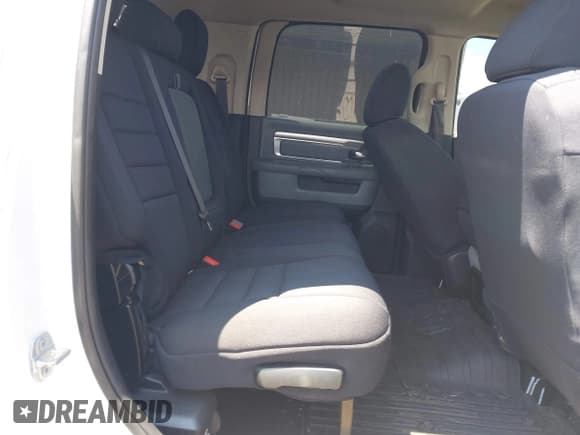 ✅ 2018 Ram 2500 Big Horn • VIN: 3C6UR5ML8JG233489 • Lot: 41915497. Wystawiony na IAAI z przebiegiem 43 381 mil. Bezpłatny archiwum sprzedaży aukcyjnych z USA i szczegółowy raport historii pojazdu na DreamBid. Zdjęcie 8.