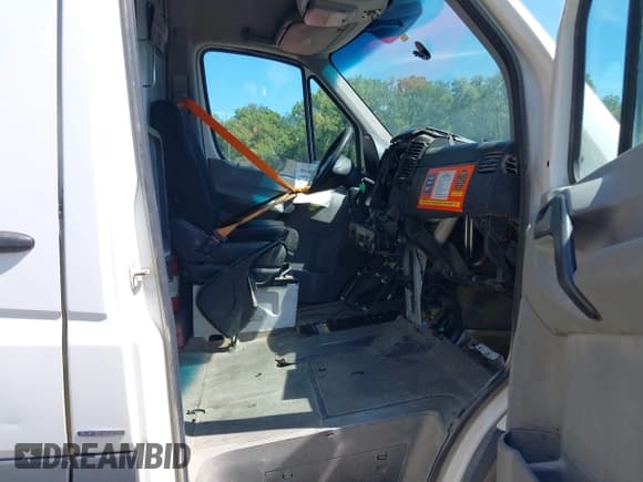 ✅ 2011 Mercedes-Benz Sprinter Cargo • VIN: WD3PE8CB5B5567235 • Лот: 42972008. Опубликован ранее на IAAI с пробегом 511 528 миль. Бесплатный доступ к архиву аукционных продаж из США и подробный отчёт об истории автомобиля на DreamBid. Изображение 1.