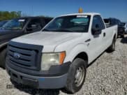 ✅ 2010 Ford F-150 XL • VIN: 1FTMF1CW5AKC33111 • Lot: 51788375. Wystawiony na Copart z przebiegiem 239 518 mil. Bezpłatny archiwum sprzedaży aukcyjnych z USA i szczegółowy raport historii pojazdu na DreamBid. Zdjęcie 1.