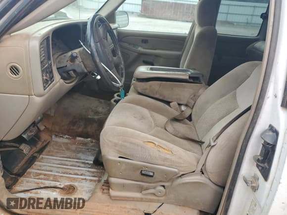 ✅ 2006 Chevrolet Silverado 1500 LS • VIN: 2GCEC19T561153423 • Лот: 84610645. Опубликован ранее на Copart с пробегом 303 107 миль. Бесплатный доступ к архиву аукционных продаж из США и подробный отчёт об истории автомобиля на DreamBid. Изображение 7.