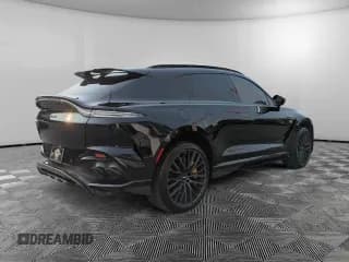 ✅ 2023 Aston Martin DBX 707 • VIN: SD7VUJBWXPTV06039 • Lot: 90390785. Wystawiony na Copart z przebiegiem 9 477 mil. Bezpłatny archiwum sprzedaży aukcyjnych z USA i szczegółowy raport historii pojazdu na DreamBid. Zdjęcie 3.