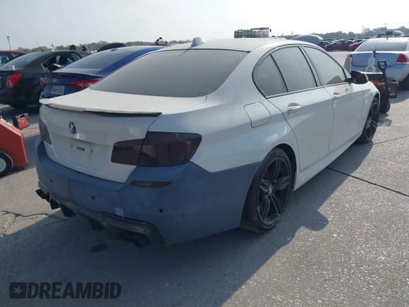 ✅ 2014 BMW 5 Series 550i • VIN: WBAKN9C51ED681921 • Lot: 43754559. Wystawiony na IAAI z przebiegiem Nie podano. Bezpłatny archiwum sprzedaży aukcyjnych z USA i szczegółowy raport historii pojazdu na DreamBid. Zdjęcie 4.