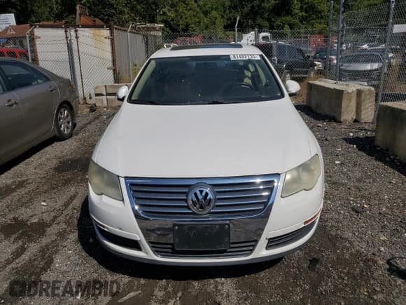 ✅ 2008 Volkswagen Passat Komfort • VIN: WVWAK93C18E103659 • Lot: 81482135. Listed on Copart with 119,296 mi. Free auction sales archive from the USA and detailed vehicle history report at DreamBid. Image 5.