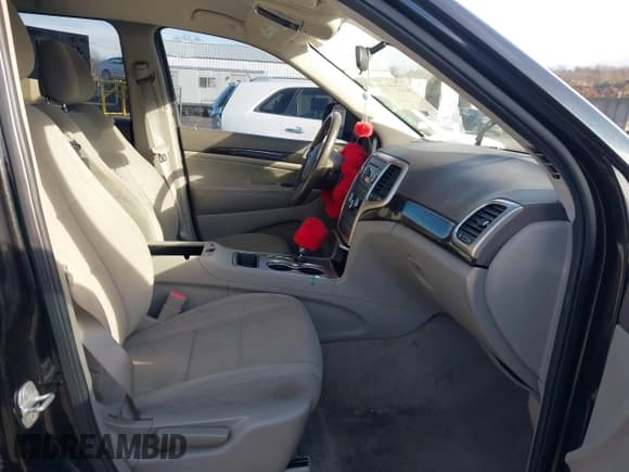 ✅ 2011 Jeep Grand Cherokee Laredo • VIN: 1J4RR4GG7BC510252 • Lot: 43727718. Listed on IAAI with 179,626 mi. Free auction sales archive from the USA and detailed vehicle history report at DreamBid. Image 5.