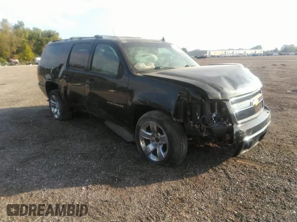✅ 2011 Chevrolet Suburban LT • VIN: 1GNSKJE32BR328845 • Lot: 43211739. Listed on IAAI with 196,574 mi. Free auction sales archive from the USA and detailed vehicle history report at DreamBid. Image 1.