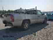 2004 Chevrolet Silverado 1500 LS z VIN 1GCEC14T84E230899, wystawiony jako Copart lot #60497185 z przebiegiem 227 145 mil mil oraz Czysty tytuł • Clean title. Historia ofert i sprzedaży dostępna na DreamBid. Obrazek 3.