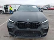 ✅ 2021 BMW X6 M • VIN: 5YMCY0C01M9F58498 • Lot: 41272745. Wystawiony na IAAI z przebiegiem 29 769 mil. Bezpłatny archiwum sprzedaży aukcyjnych z USA i szczegółowy raport historii pojazdu na DreamBid. Zdjęcie 13.