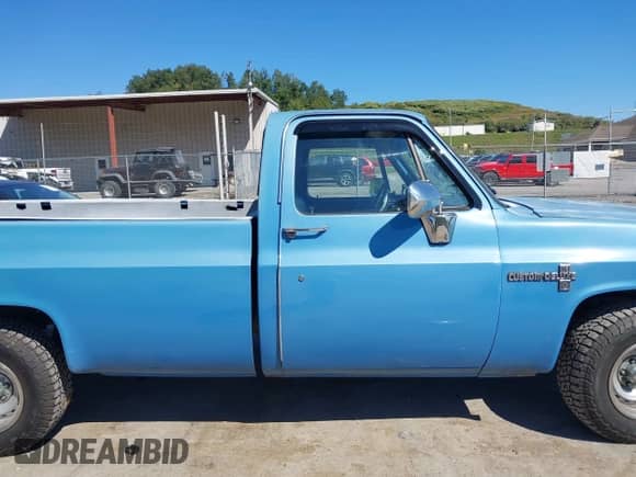 ✅ 1985 Chevrolet Silverado 1500 • VIN: 2GCDC14H2F1166502 • Lot: 43124916. Wystawiony na IAAI z przebiegiem 71 653 mil. Bezpłatny archiwum sprzedaży aukcyjnych z USA i szczegółowy raport historii pojazdu na DreamBid. Zdjęcie 13.