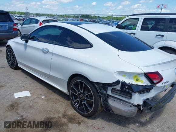 ✅ 2020 Mercedes-Benz C 300 • VIN: WDDWJ8DB7LF942328 • Lot: 42205061. Listed on IAAI with 64,832 mi. Free auction sales archive from the USA and detailed vehicle history report at DreamBid. Image 3.