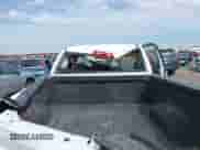 2017 Ram 1500 Tradesman z VIN 3C6JR6AG2HG721847, wystawiony jako IAAI lot #43230943 z przebiegiem 195 100 mil mil oraz . Historia ofert i sprzedaży dostępna na DreamBid. Obrazek 8.