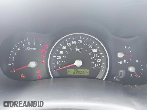 ✅ 2006 Kia Sedona LX • VIN: KNDMB233666023799 • Lot: 41371237. Wystawiony na IAAI z przebiegiem 225 052 mil. Bezpłatny archiwum sprzedaży aukcyjnych z USA i szczegółowy raport historii pojazdu na DreamBid. Zdjęcie 7.