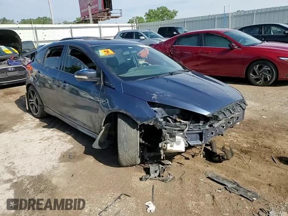 ✅ 2018 Ford Focus ST • VIN: 1FADP3L95JL282540 • Lot: 65827325. Wystawiony na Copart z przebiegiem 73 201 mil. Bezpłatny archiwum sprzedaży aukcyjnych z USA i szczegółowy raport historii pojazdu na DreamBid. Zdjęcie 13.