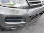 ✅ 2011 Volkswagen Touareg Sport • VIN: WVGFF9BP0BD003690 • Lot: 42965963. Wystawiony na IAAI z przebiegiem 204 150 mil. Bezpłatny archiwum sprzedaży aukcyjnych z USA i szczegółowy raport historii pojazdu na DreamBid. Zdjęcie 12.