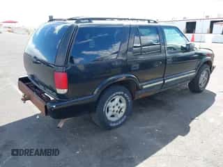 2000 Chevrolet Blazer LS z VIN 1GNDT13W5Y2354621, wystawiony jako IAAI lot #43413453 z przebiegiem 140 756 mil mil oraz . Historia ofert i sprzedaży dostępna na DreamBid. Obrazek 4.