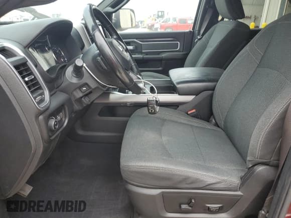 ✅ 2019 Ram 2500 Big Horn • VIN: 3C6UR5MJ8KG679609 • Lot: 66954345. Wystawiony na Copart z przebiegiem 122 577 mil. Bezpłatny archiwum sprzedaży aukcyjnych z USA i szczegółowy raport historii pojazdu na DreamBid. Zdjęcie 7.