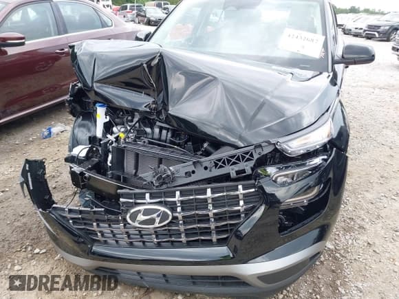 ✅ 2025 Hyundai Venue SEL • VIN: KMHRC8A36SU378028 • Lot: 42432687. Listed on IAAI with 810 mi. Free auction sales archive from the USA and detailed vehicle history report at DreamBid. Image 19.