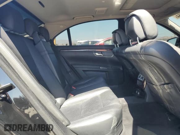 ✅ 2010 Mercedes-Benz S 550 • VIN: WDDNG7BBXAA308562 • Lot: 67060454. Wystawiony na Copart z przebiegiem 101 780 mil. Bezpłatny archiwum sprzedaży aukcyjnych z USA i szczegółowy raport historii pojazdu na DreamBid. Zdjęcie 11.