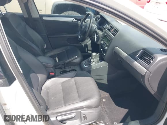 ✅ 2013 Volkswagen Jetta SE • VIN: 3VWDX7AJ1DM319114 • Lot: 42295095. Wystawiony na IAAI z przebiegiem 164 583 mil. Bezpłatny archiwum sprzedaży aukcyjnych z USA i szczegółowy raport historii pojazdu na DreamBid. Zdjęcie 5.