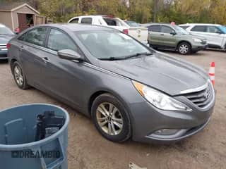 2013 Hyundai Sonata GLS z VIN 5NPEB4AC2DH686311, wystawiony jako IAAI lot #43498374 z przebiegiem 126 454 mil mil oraz . Historia ofert i sprzedaży dostępna na DreamBid. Obrazek 1.