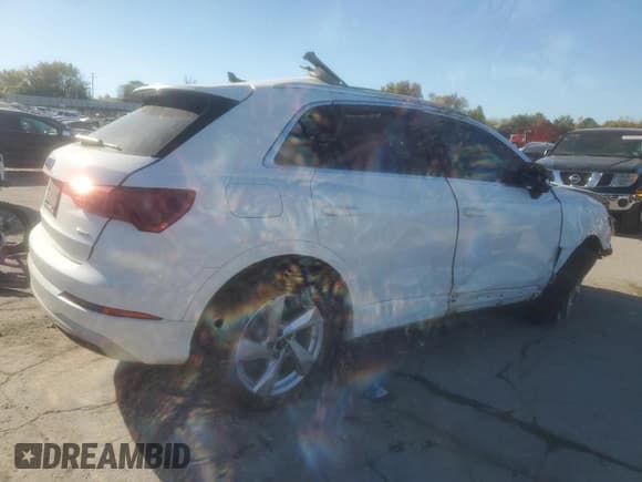 ✅ 2021 Audi Q3 Premium • VIN: WA1AUCF33M1059601 • Lot: 90908055. Wystawiony na Copart z przebiegiem 80 262 mil. Bezpłatny archiwum sprzedaży aukcyjnych z USA i szczegółowy raport historii pojazdu na DreamBid. Zdjęcie 3.