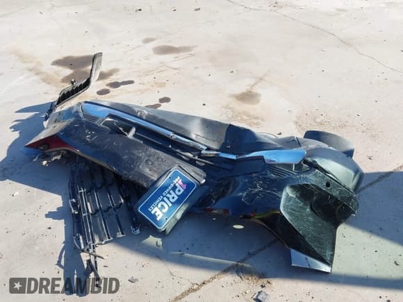 ✅ 2022 Chevrolet Suburban Premier • VIN: 1GNSKFKD3NR142911 • Lot: 42958230. Wystawiony na IAAI z przebiegiem 125 206 mil. Bezpłatny archiwum sprzedaży aukcyjnych z USA i szczegółowy raport historii pojazdu na DreamBid. Zdjęcie 12.