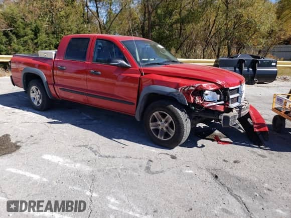 2008 Dodge Dakota z VIN 1D7HE78N58S524344, wystawiony jako Copart lot #75736884 z przebiegiem 214 913 mil mil oraz Szkoda całkowita • Salvage title. Historia ofert i sprzedaży dostępna na DreamBid. Obrazek 4.