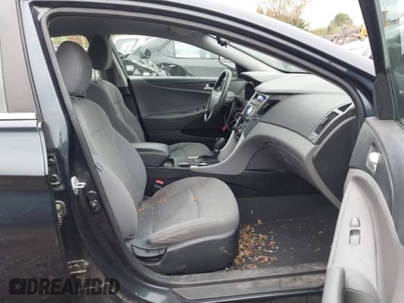 2013 Hyundai Sonata GLS z VIN 5NPEB4ACXDH558611, wystawiony jako IAAI lot #43453624 z przebiegiem 153 698 mil mil oraz . Historia ofert i sprzedaży dostępna na DreamBid. Obrazek 5.