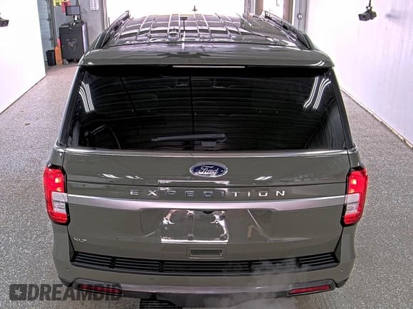 ✅ 2024 Ford Expedition XLT • VIN: 1FMJU1J86REA72349 • Lot: 43944786. Wystawiony na IAAI z przebiegiem 54 528 mil. Bezpłatny archiwum sprzedaży aukcyjnych z USA i szczegółowy raport historii pojazdu na DreamBid. Zdjęcie 6.