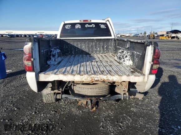 ✅ 2004 Chevrolet Silverado 2500HD LS • VIN: 1GCHK292X4E331917 • Lot: 82437415. Listed on Copart with Not provided. Free auction sales archive from the USA and detailed vehicle history report at DreamBid. Image 6.