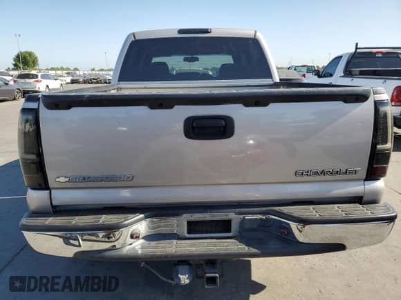 ✅ 2004 Chevrolet Silverado 1500 LS • VIN: 2GCEC13T841325739 • Лот: 62288135. Опубликован ранее на Copart с пробегом 260 166 миль. Бесплатный доступ к архиву аукционных продаж из США и подробный отчёт об истории автомобиля на DreamBid. Изображение 6.