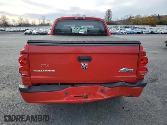 ✅ 2008 Dodge Dakota SXT • VIN: 1D7HW38K28S597134 • Lot: 91841135. Wystawiony na Copart z przebiegiem 157 792 mil. Bezpłatny archiwum sprzedaży aukcyjnych z USA i szczegółowy raport historii pojazdu na DreamBid. Zdjęcie 6.