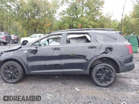 2022 Kia Sorento X-Line S z VIN 5XYRLDLC3NG085283, wystawiony jako IAAI lot #43289881 z przebiegiem 59 393 mil mil oraz . Historia ofert i sprzedaży dostępna na DreamBid. Obrazek 13.