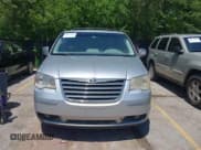 ✅ 2010 Chrysler Town & Country Limited • VIN: 2A4RR7DX3AR381289 • Lot: 42649099. Wystawiony na IAAI z przebiegiem 248 071 mil. Bezpłatny archiwum sprzedaży aukcyjnych z USA i szczegółowy raport historii pojazdu na DreamBid. Zdjęcie 6.