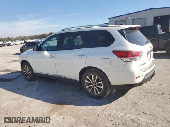 ✅ 2016 Nissan Pathfinder SV • VIN: 5N1AR2MM1GC601733 • Lot: 90853455. Listed on Copart with 234,156 mi. Free auction sales archive from the USA and detailed vehicle history report at DreamBid. Image 2.