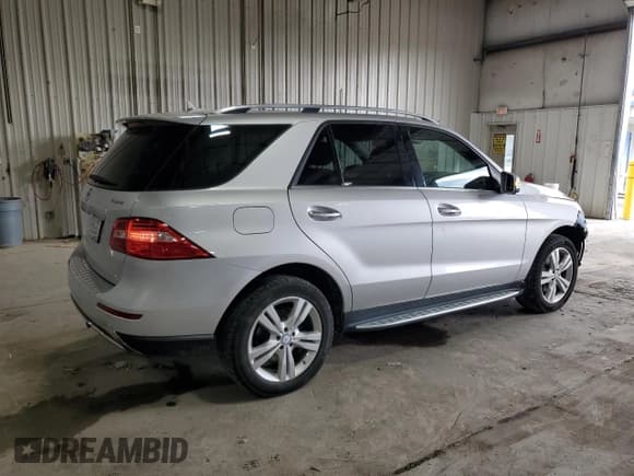 ✅ 2015 Mercedes-Benz M 350 • VIN: 4JGDA5HB9FA537546 • Lot: 92809995. Wystawiony na Copart z przebiegiem 146 755 mil. Bezpłatny archiwum sprzedaży aukcyjnych z USA i szczegółowy raport historii pojazdu na DreamBid. Zdjęcie 3.