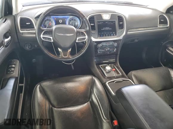 ✅ 2020 Chrysler 300 Limited • VIN: 2C3CCAKG4LH146085 • Лот: 61494655. Опубликован ранее на Copart с пробегом 92 226 миль. Бесплатный доступ к архиву аукционных продаж из США и подробный отчёт об истории автомобиля на DreamBid. Изображение 8.