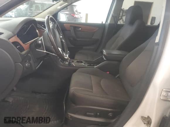 2017 Chevrolet Traverse LT z VIN 1GNKRGKD7HJ173888, wystawiony jako Copart lot #67056005 z przebiegiem 156 724 mil mil oraz Nie do naprawy • Non repairable. Historia ofert i sprzedaży dostępna na DreamBid. Obrazek 7.