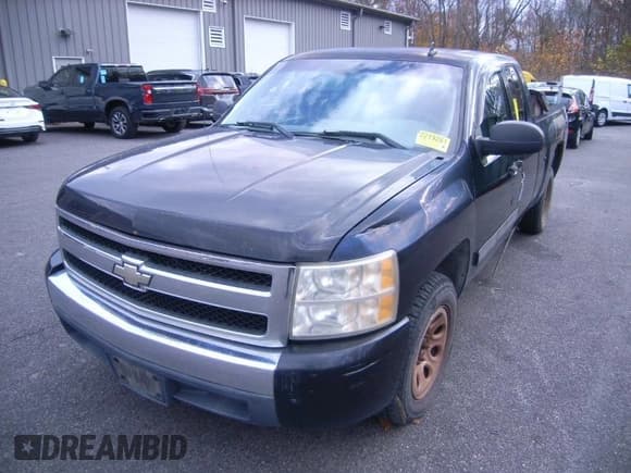 ✅ 2007 Chevrolet Silverado 1500 Work Truck • VIN: 1GCEC19X07Z611770 • Lot: 43724070. Wystawiony na IAAI z przebiegiem 234 660 mil. Bezpłatny archiwum sprzedaży aukcyjnych z USA i szczegółowy raport historii pojazdu na DreamBid. Zdjęcie 17.