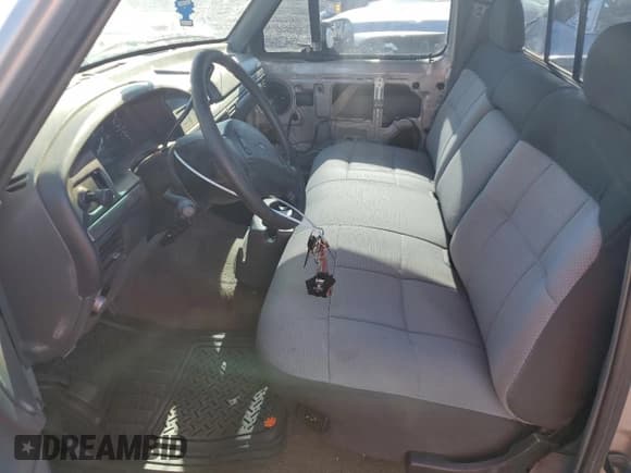 ✅ 1992 Ford F-250 • VIN: 1FTEF25N1NPB08128 • Lot: 56067595. Wystawiony na Copart z przebiegiem Nie podano. Bezpłatny archiwum sprzedaży aukcyjnych z USA i szczegółowy raport historii pojazdu na DreamBid. Zdjęcie 7.